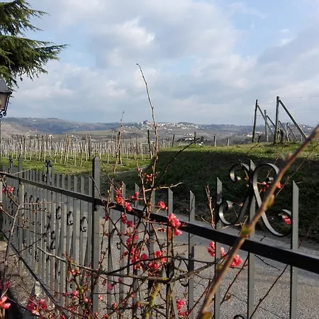 Casa Badinot Country house Diano d'Alba